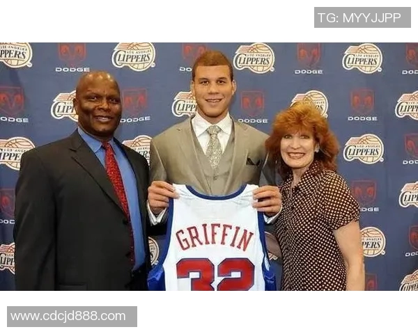 足球史上最具争议与冲突的球星是谁其背后的恩怨情仇大揭秘