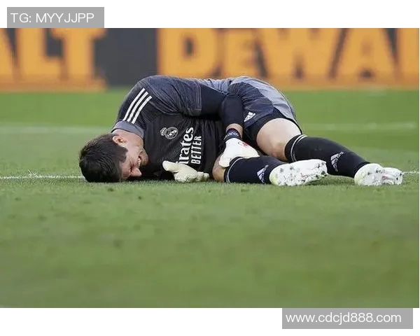 足球球星因拉伤缺席重要比赛 赛季前景面临严峻考验